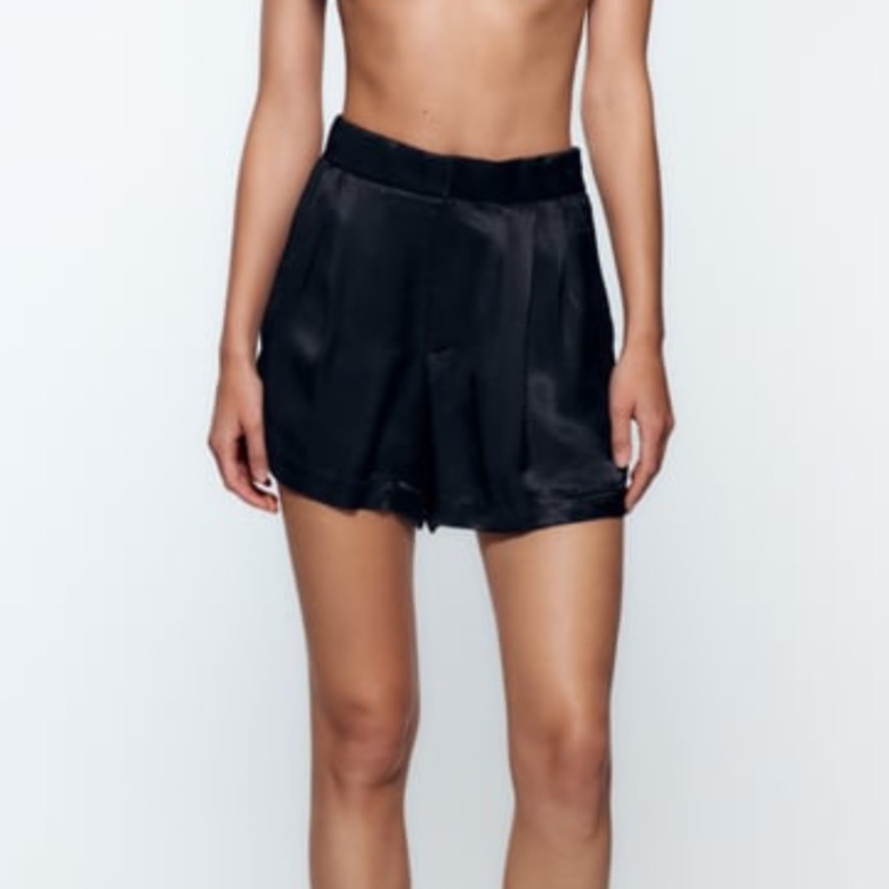SATIN EFFECT PLEATED SHORTS